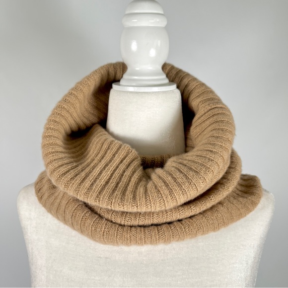 Portolano 100% cashmere ribbed hood scarf - Picture 4 of 5